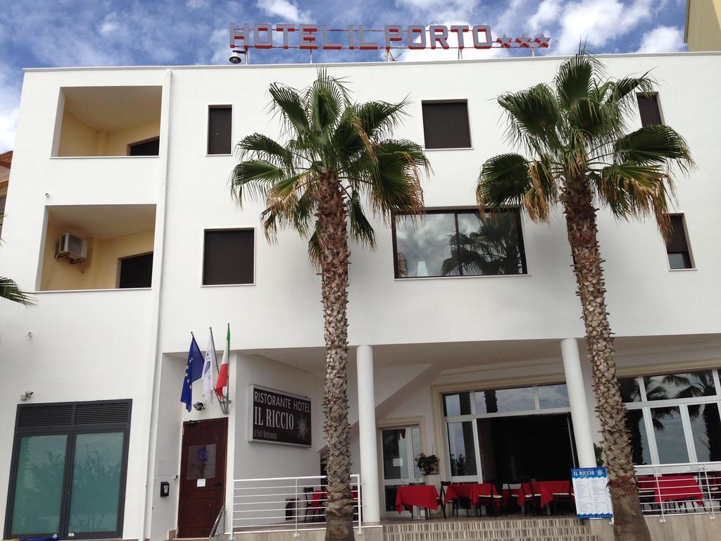 Hotel Il Riccio Porto Cesareo Exterior photo